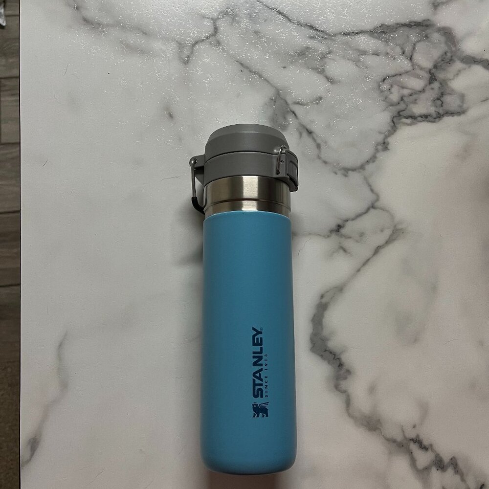 Stanley Quick Flip Go 24oz Water Bottle - Pool Color